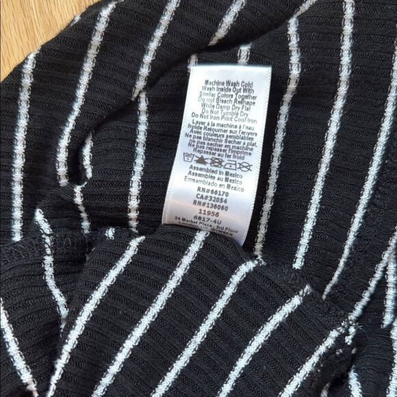 URBAN OUTFITTERS Project Social T Black White Fitted Crop Tank Top Stripe Small - Picture 5 of 6